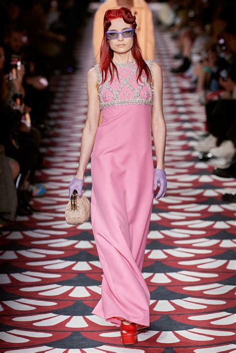 sfilata miu miu autunno inverno 2020|miu miou fashion show.